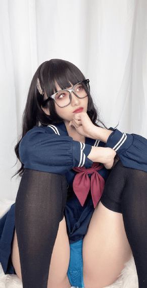 厨房里抱着岳丰满大屁股_高清超清免费观看