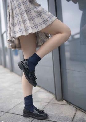 老师掀开短裙让我挺进_HD在线视频观看