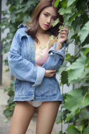 欧美女生霸气红唇头像_BD英语电影免费在线